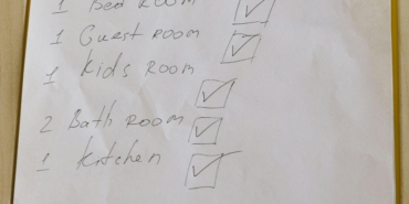 Yangında mahsur kalan kedi 'Duman' itfaiye tarafından kurtarıldı