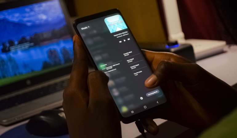Deezer, Kullanıcılara AI Müziklerini Filtreleme İmkanı Sağlıyor